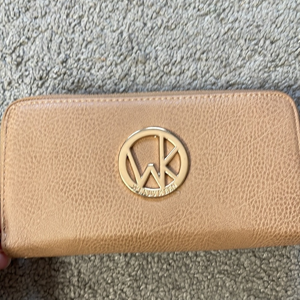 Wendy Keen Beige & Gold Multiple Compartment Zipper Wristlet Wallet - Picture 2 of 9
